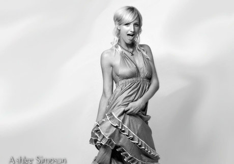Ashlee Simpson Ross photo 31