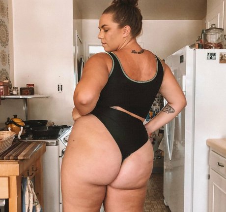 Ashleigh Dunn photo 36