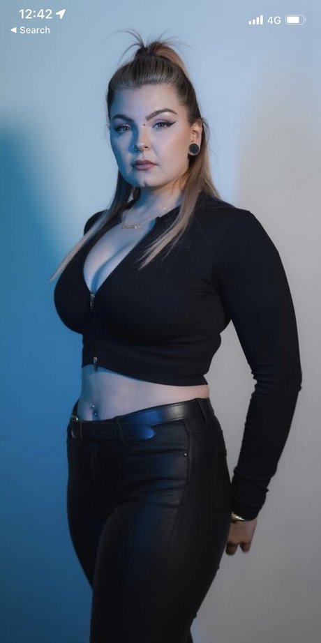 Ashleigh Harris photo 4