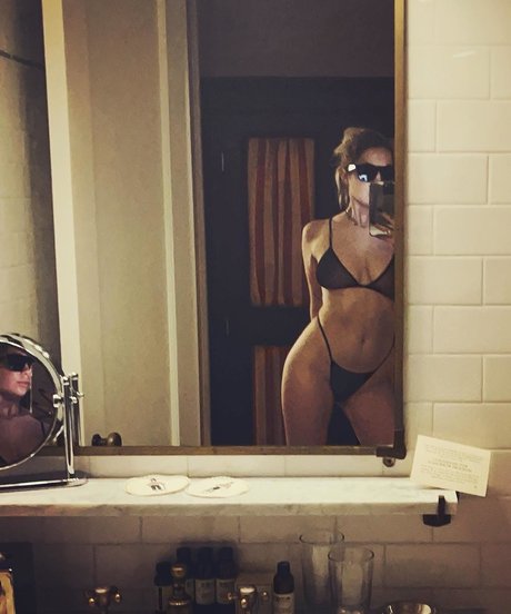 Ashley Benson photo 36