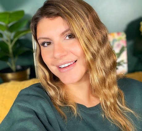 Ashley Elizabeth photo 12
