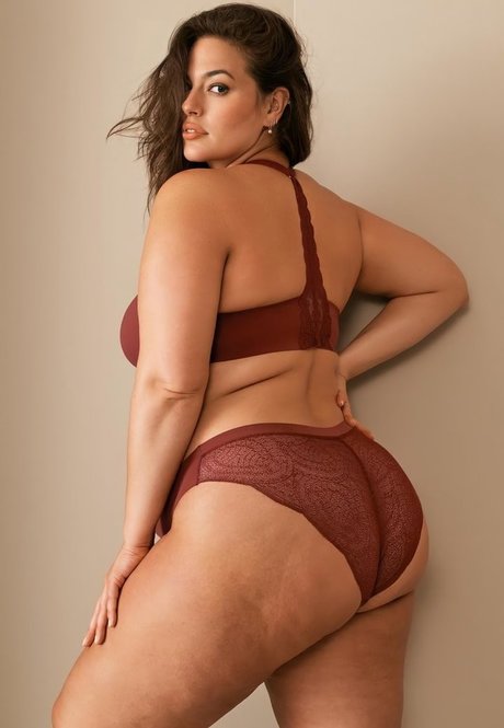 Ashley Graham photo 18
