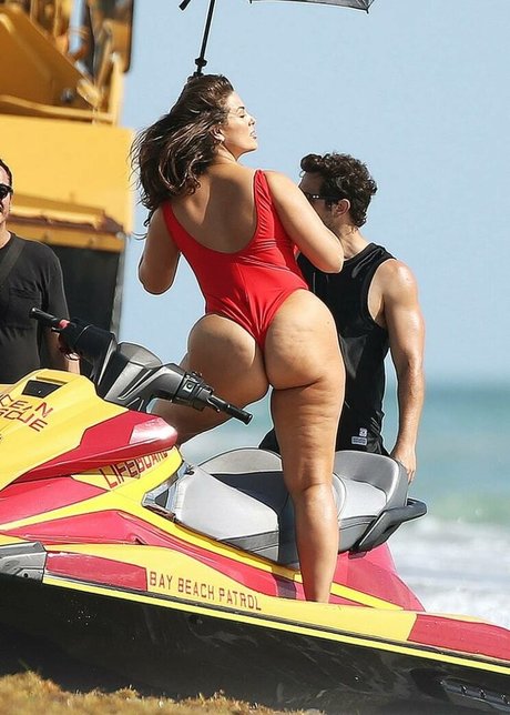 Ashley Graham photo 19