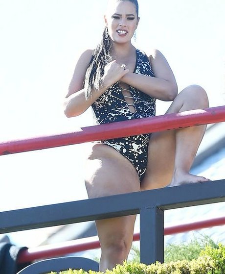 Ashley Graham photo 39