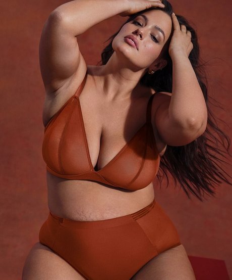 Ashley Graham photo 143