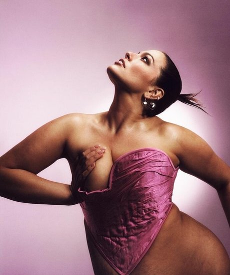 Ashley Graham photo 154