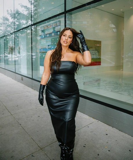 Ashley Graham photo 157