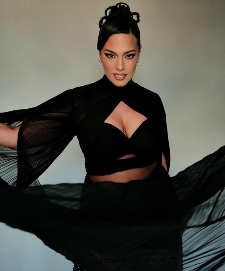 Ashley Graham photo 172