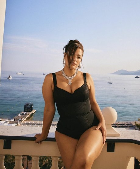 Ashley Graham photo 189