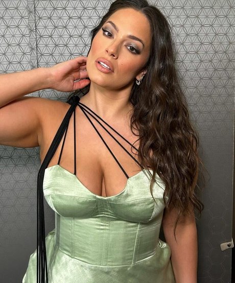 Ashley Graham photo 194