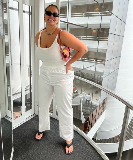 Ashley Graham photo 257