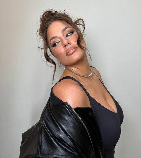 Ashley Graham photo 270
