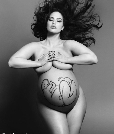 Ashley Graham photo 274