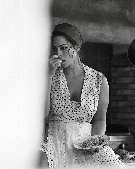 Ashley Graham photo 275