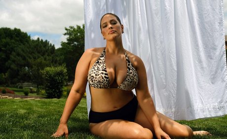 Ashley Graham photo 277