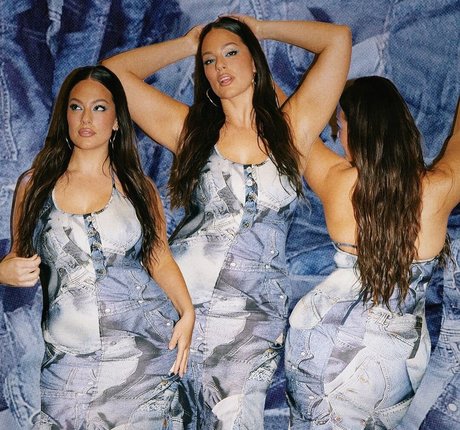 Ashley Graham photo 299