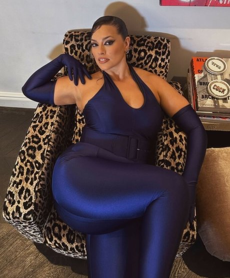Ashley Graham photo 320