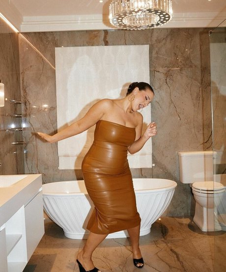 Ashley Graham photo 330