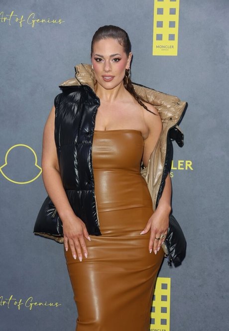 Ashley Graham photo 358