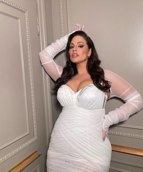 Ashley Graham photo 362