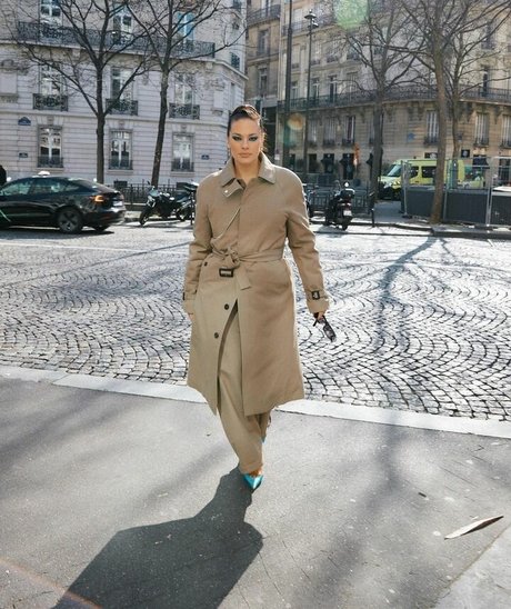 Ashley Graham photo 391