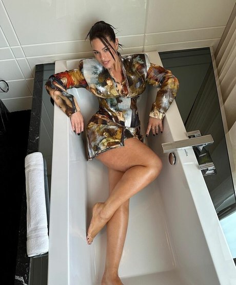 Ashley Graham photo 411