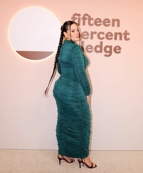 Ashley Graham photo 416