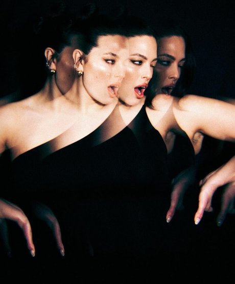 Ashley Graham photo 437