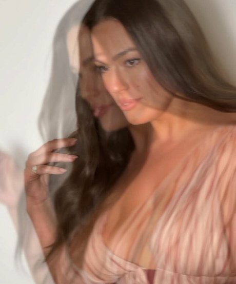 Ashley Graham photo 454