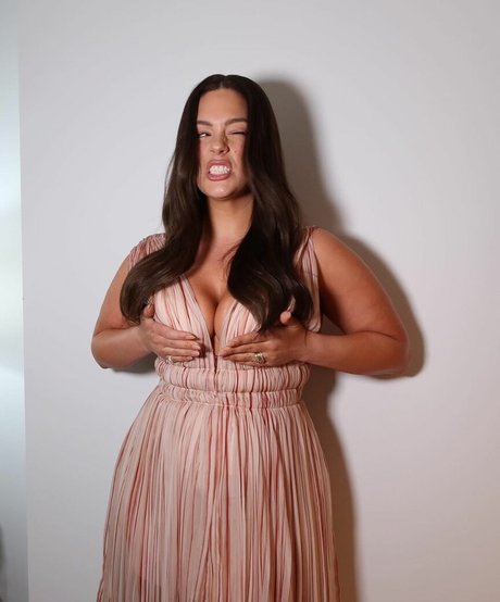 Ashley Graham photo 457