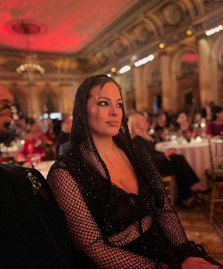 Ashley Graham photo 500