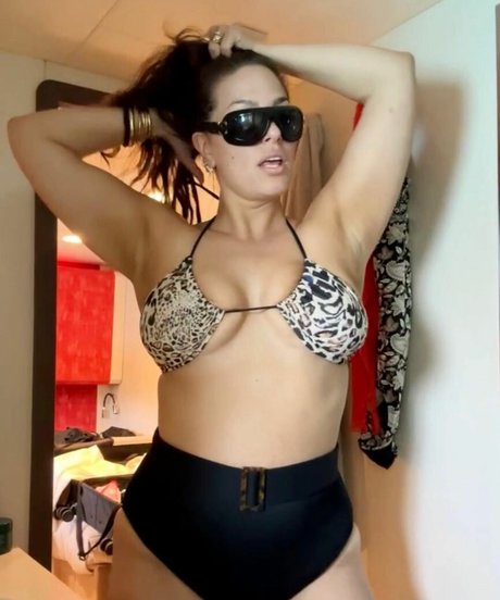 Ashley Graham photo 510