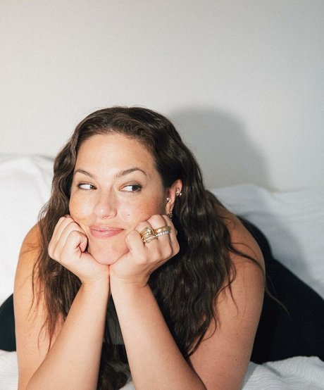 Ashley Graham photo 555