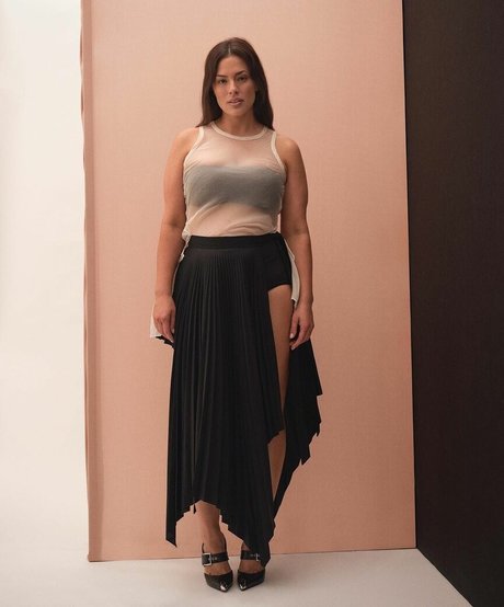 Ashley Graham photo 570