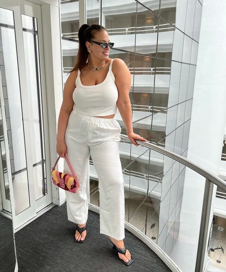 Ashley Graham photo 588