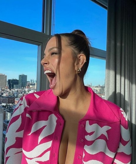 Ashley Graham photo 594
