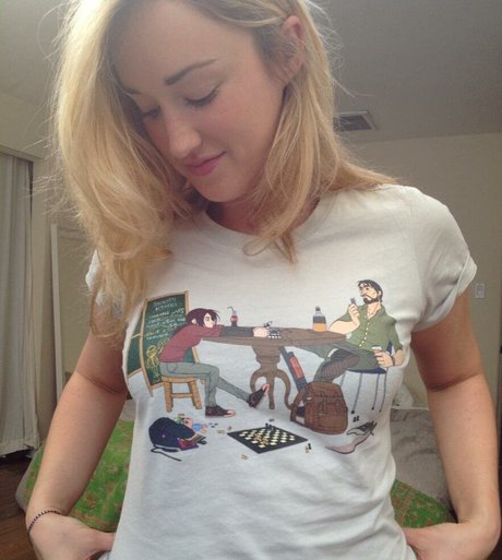 Ashley Johnson photo 27