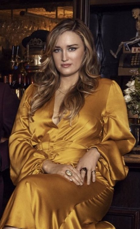 Ashley Johnson photo 44