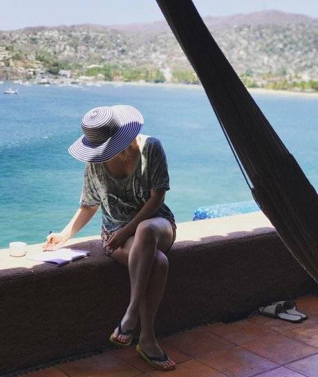 Ashley Johnson photo 47