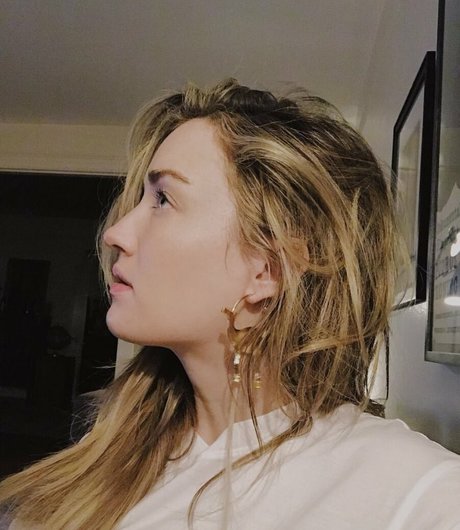 Ashley Johnson photo 120