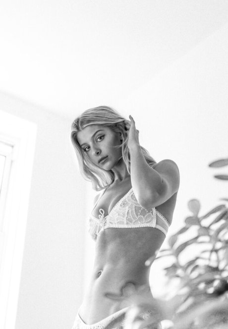 Ashley Marie Dickerson photo 2332