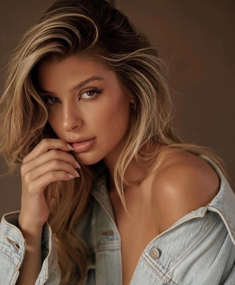 Ashley Marie Dickerson photo 2380