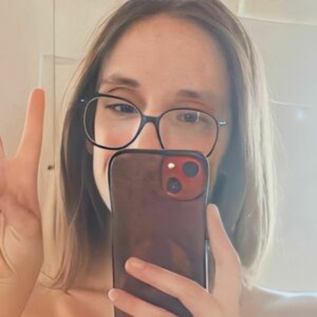 Ashley Victoria Robinson photo 17