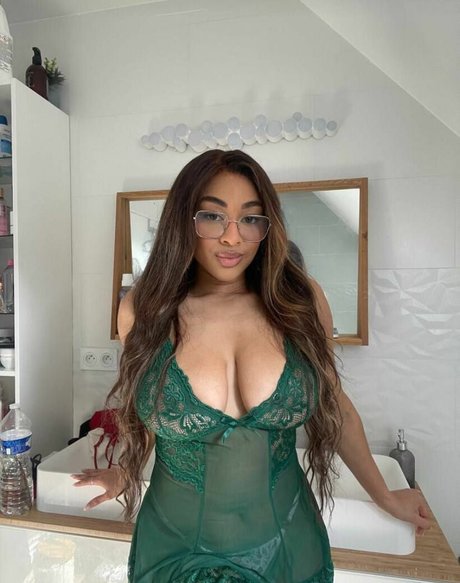 Ashleyroseglam photo 5