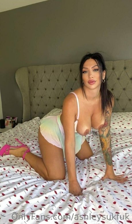 Ashley Suk Fuk photo 75