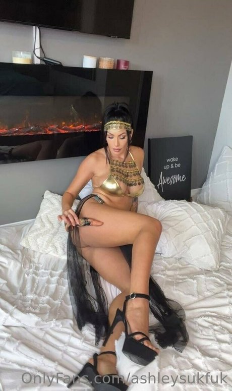 Ashley Suk Fuk photo 289