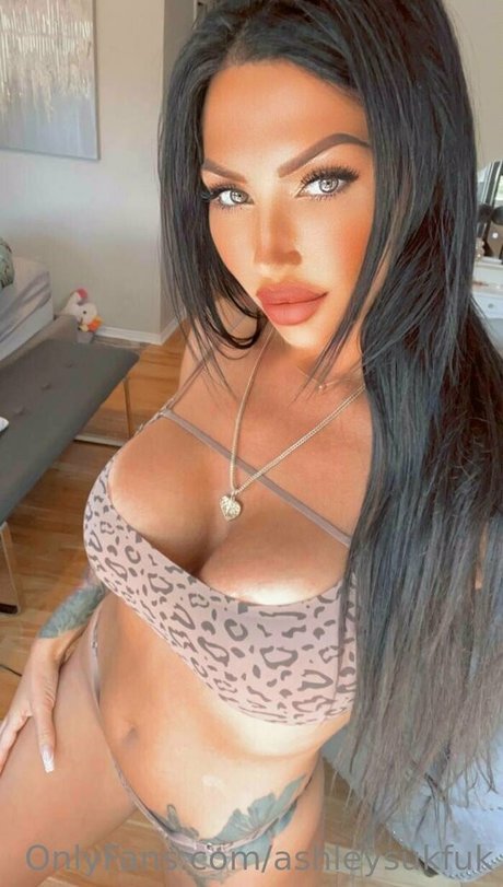 Ashley Suk Fuk photo 370