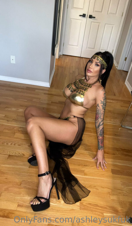 Ashley Suk Fuk photo 503