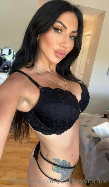 Ashley Suk Fuk photo 567