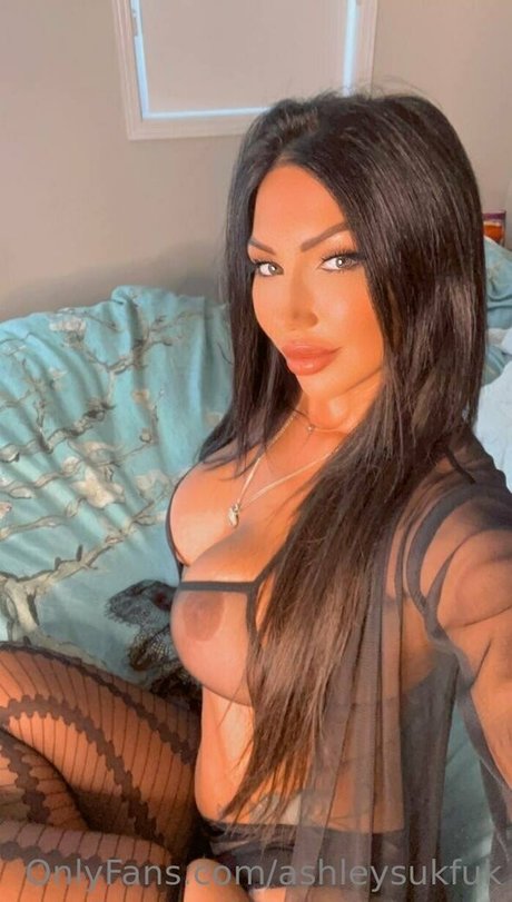 Ashley Suk Fuk photo 634